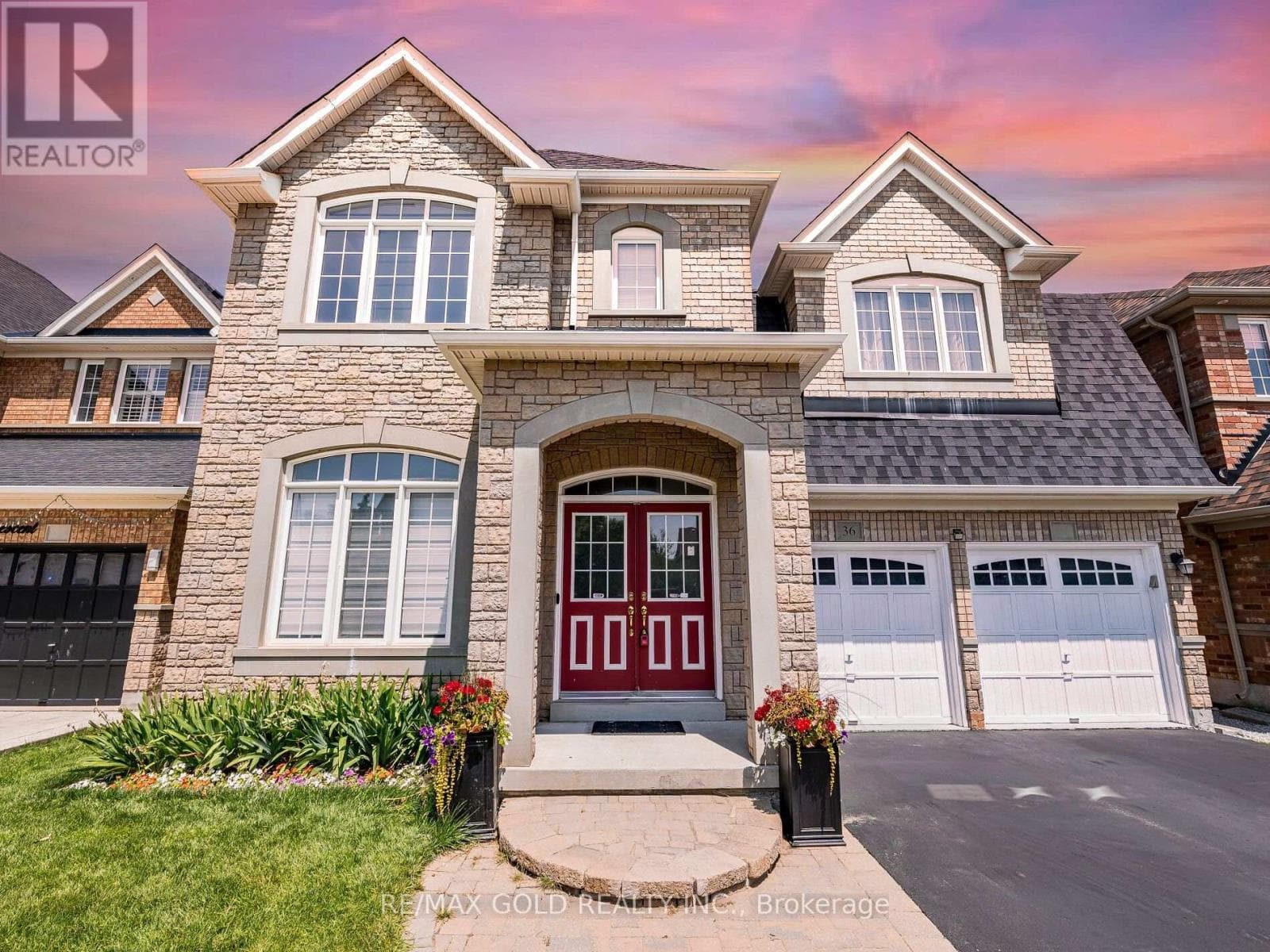 36 TREEGROVE CRESCENT in MOUNT PLEASANT NORTH