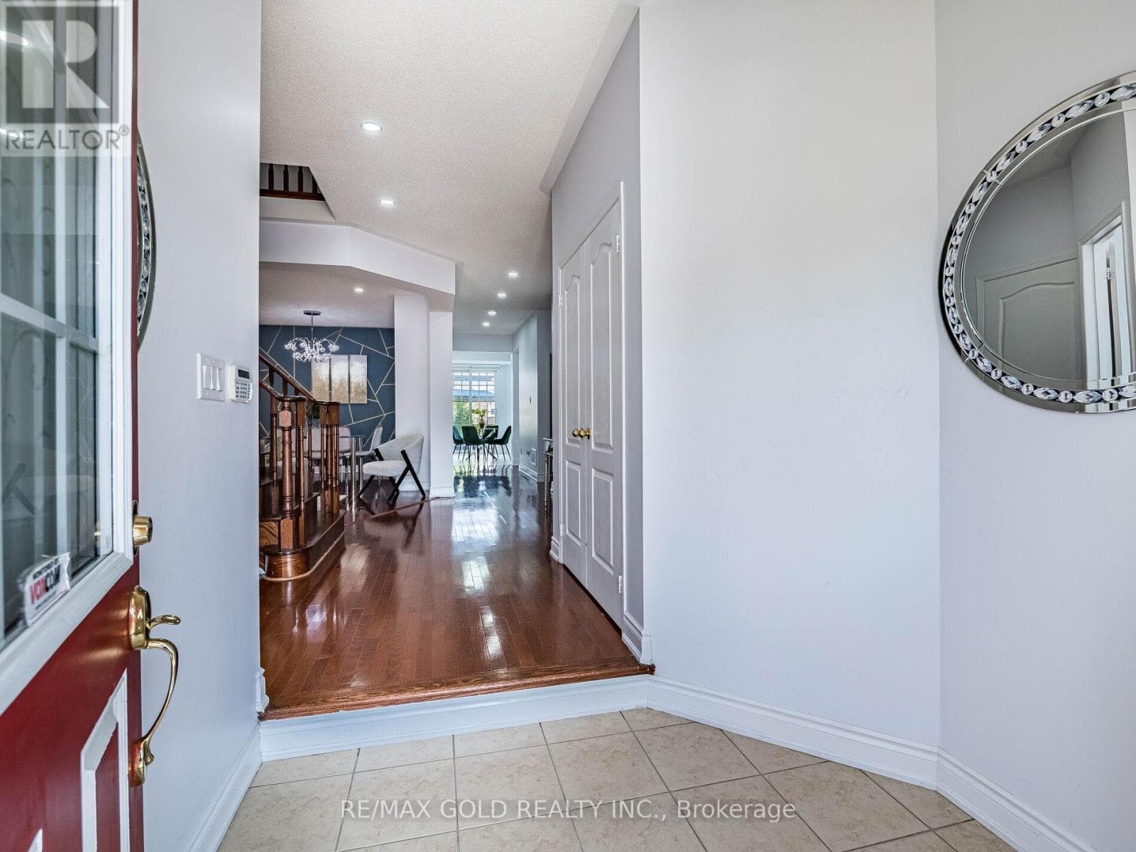 36 TREEGROVE CRESCENT — photo 4