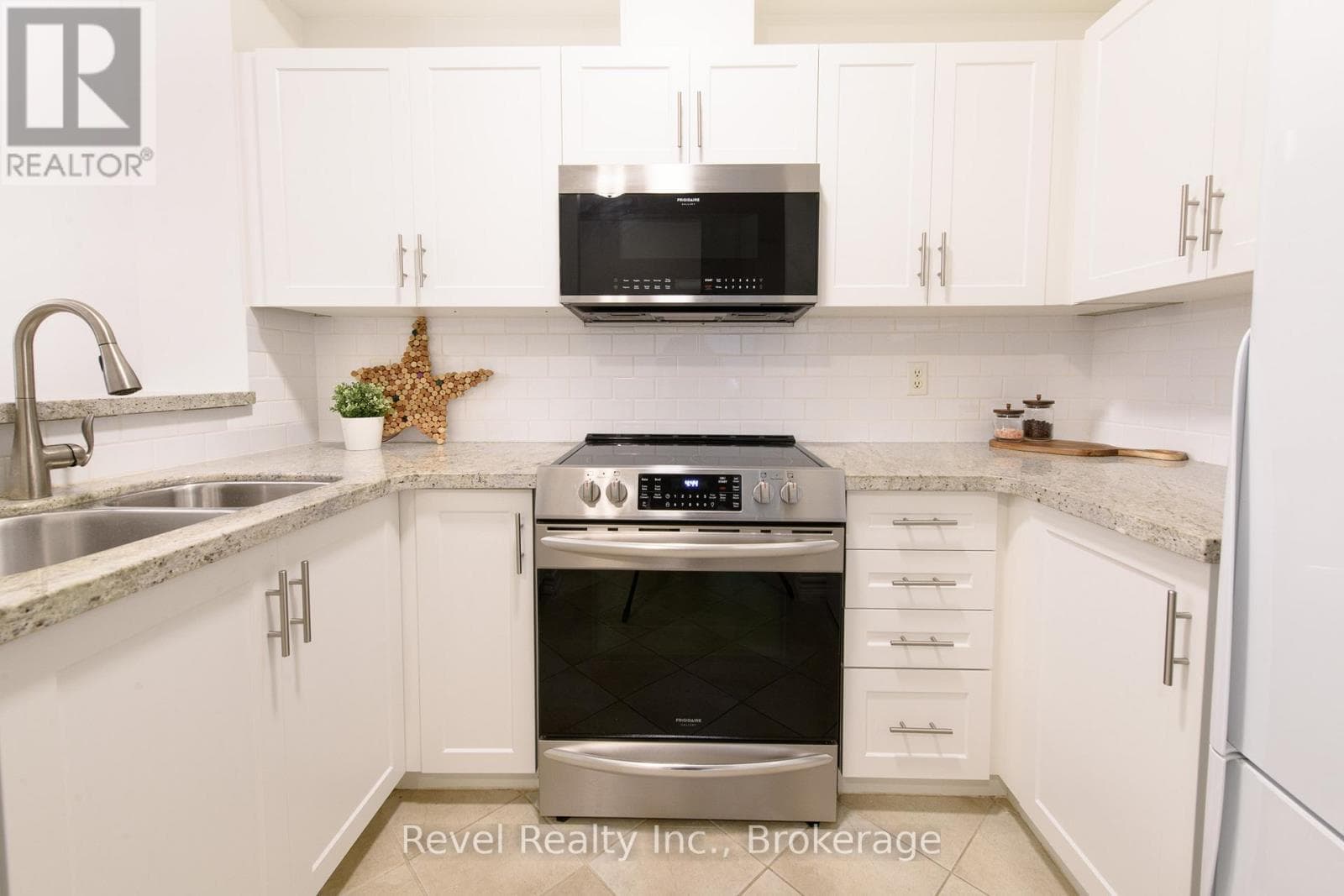 19 - 110 NAPIER STREET W — photo 3