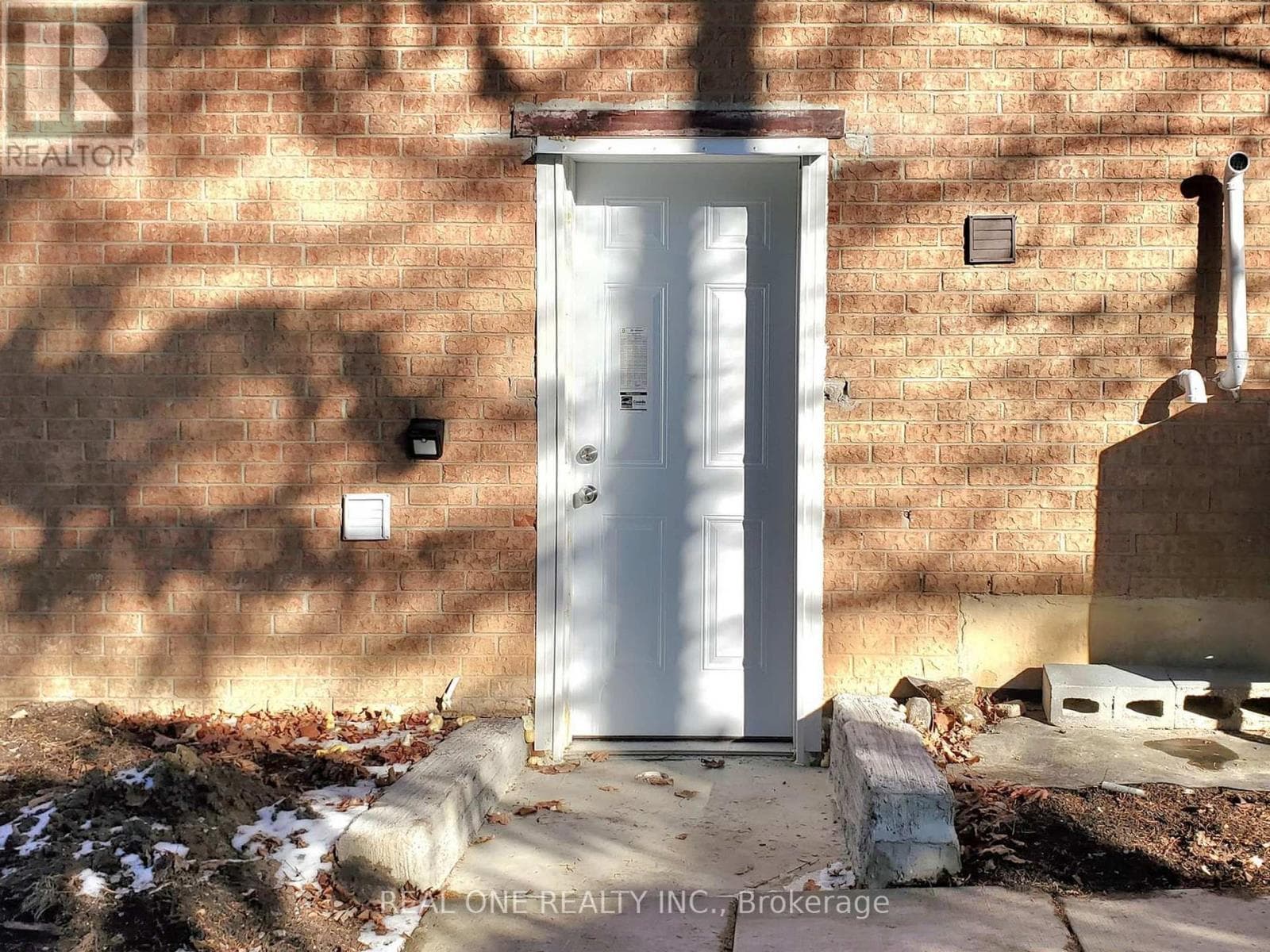 47 LOWE BOULEVARD — photo 3