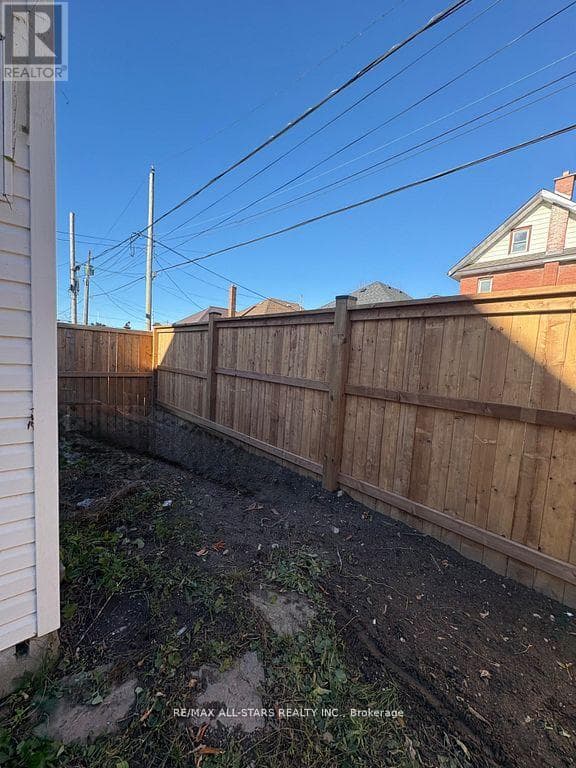 280 LANSDOWNE STREET WEST, Central Lakes — photo 3