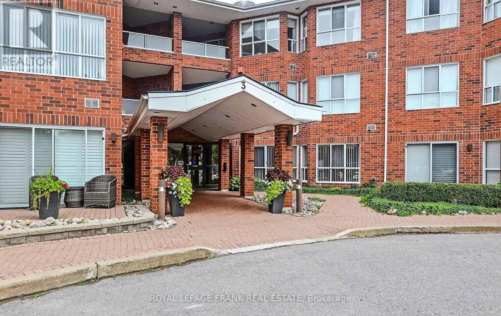 110 - 3 HERITAGE WAY, Central Lakes — photo 3