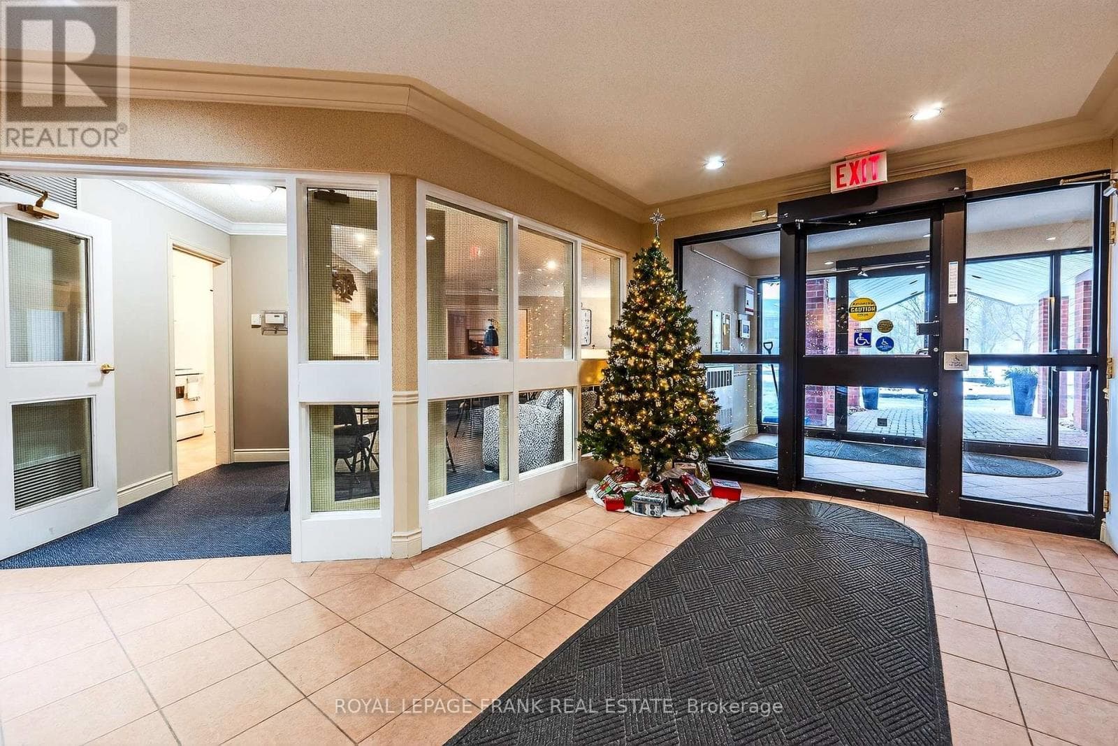 110 - 3 HERITAGE WAY, Central Lakes — photo 4