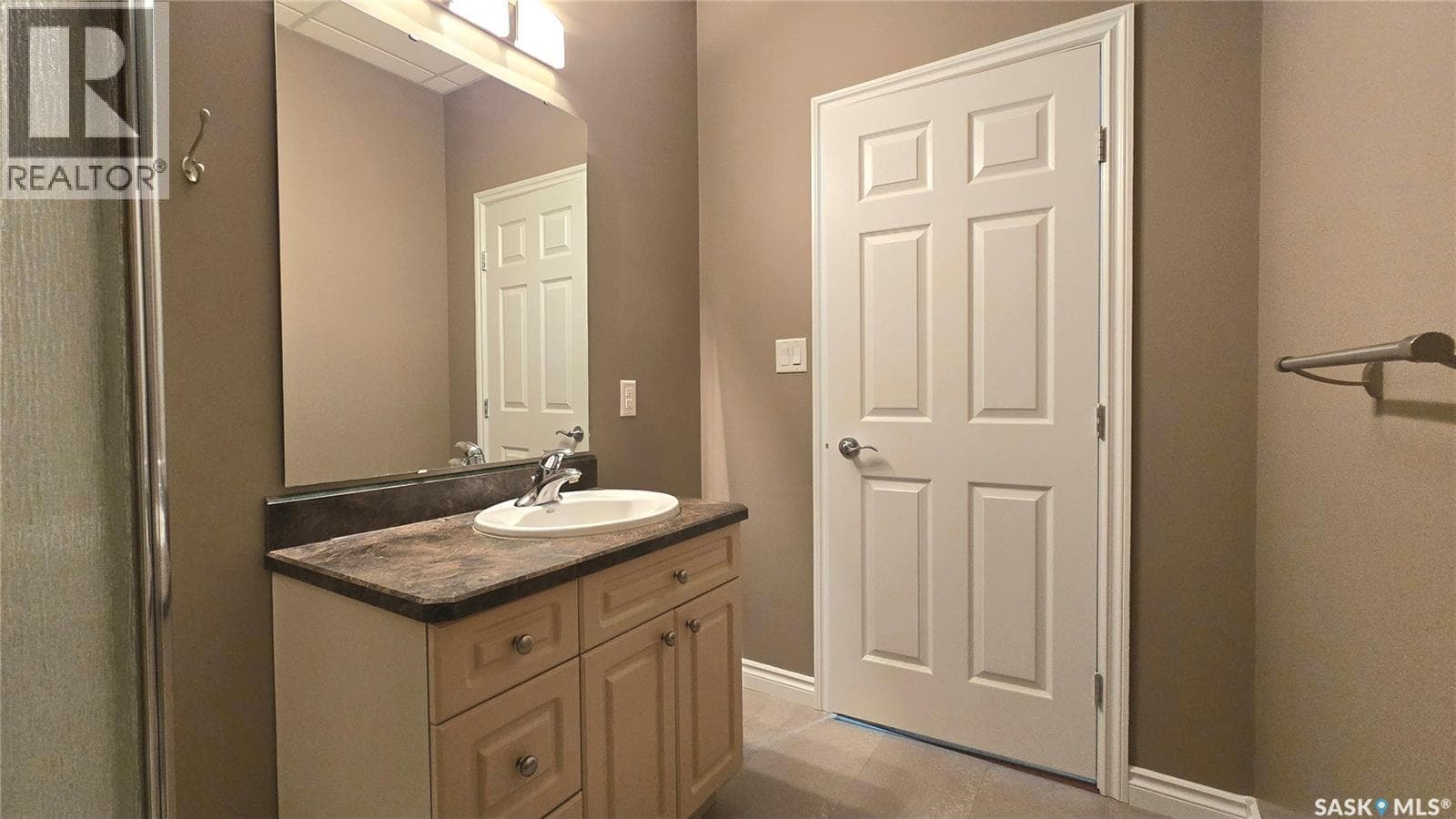 3 2 FRASER AVENUE — photo 4