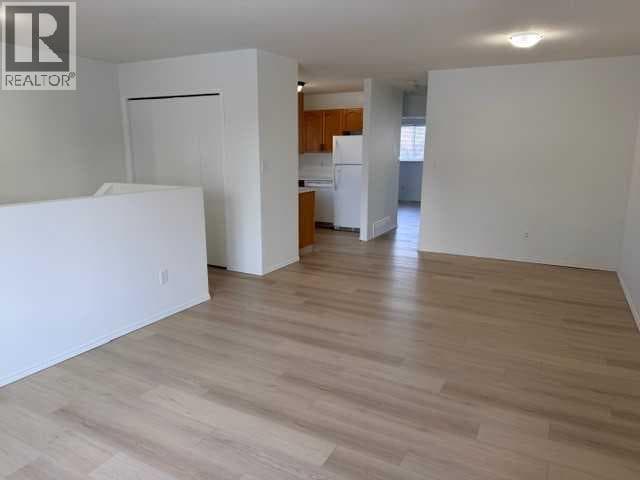 B, 5915 52 Avenue, Red Deer (Central Alberta) — photo 2