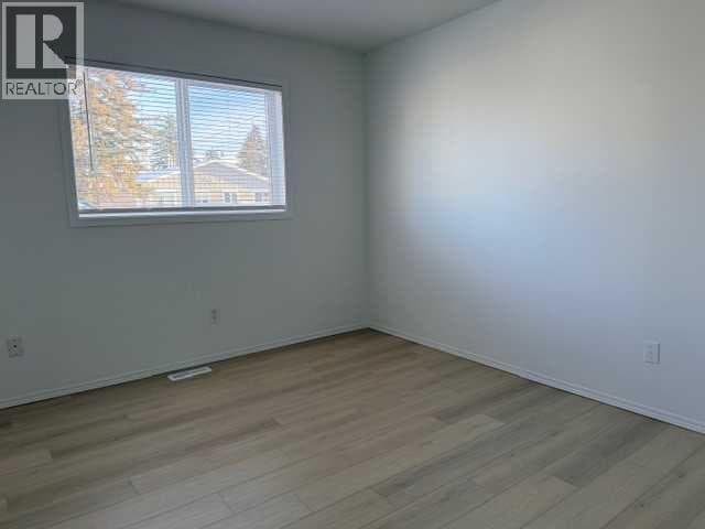 B, 5915 52 Avenue, Red Deer (Central Alberta) — photo 4
