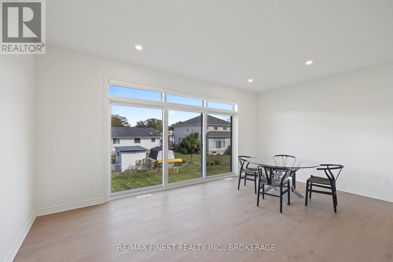 198 HERITAGE PARK DRIVE, Kingston — photo 2