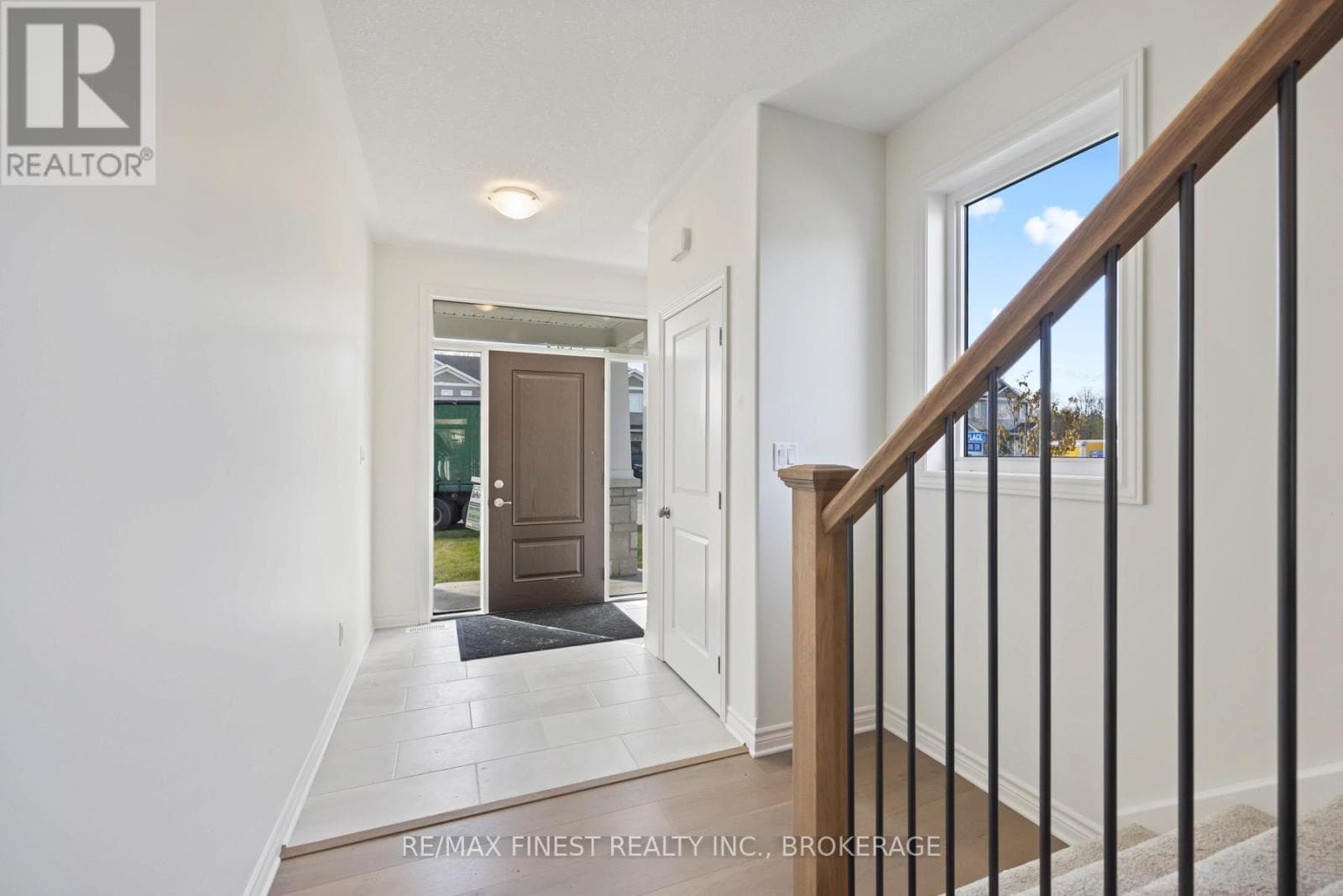 198 HERITAGE PARK DRIVE, Kingston — photo 3
