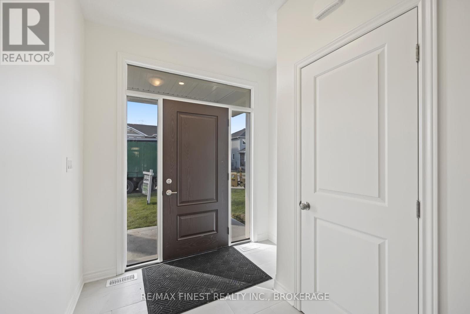 198 HERITAGE PARK DRIVE, Kingston — photo 4
