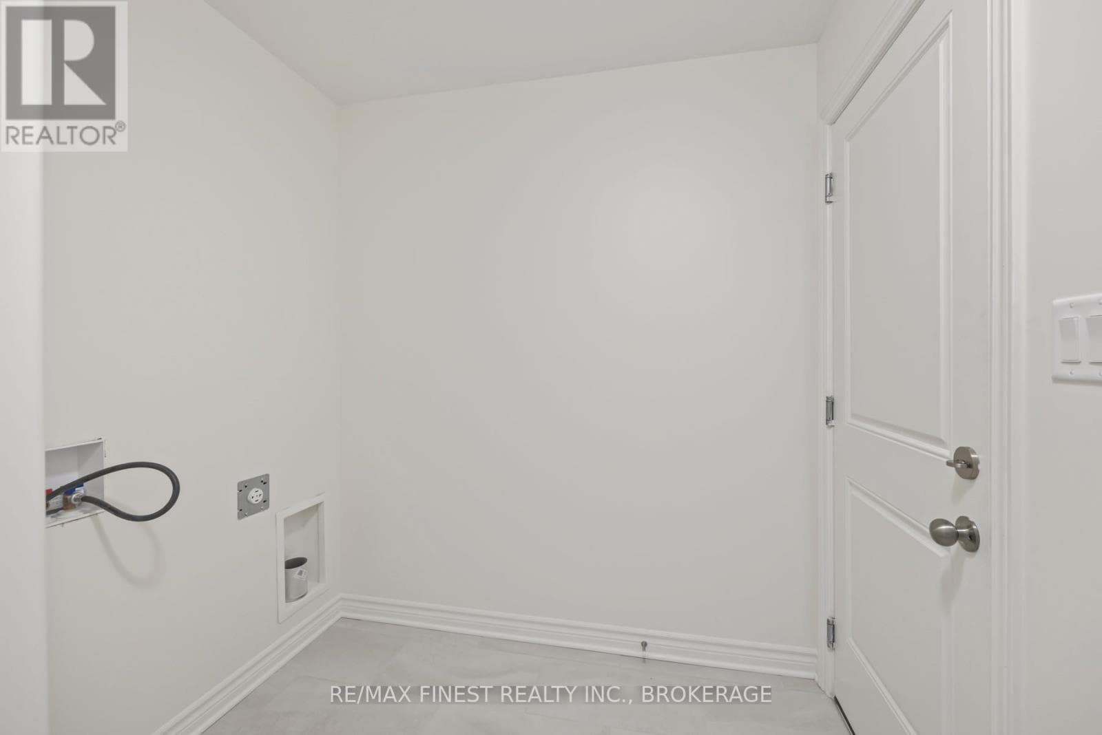 198 HERITAGE PARK DRIVE, Kingston — photo 4