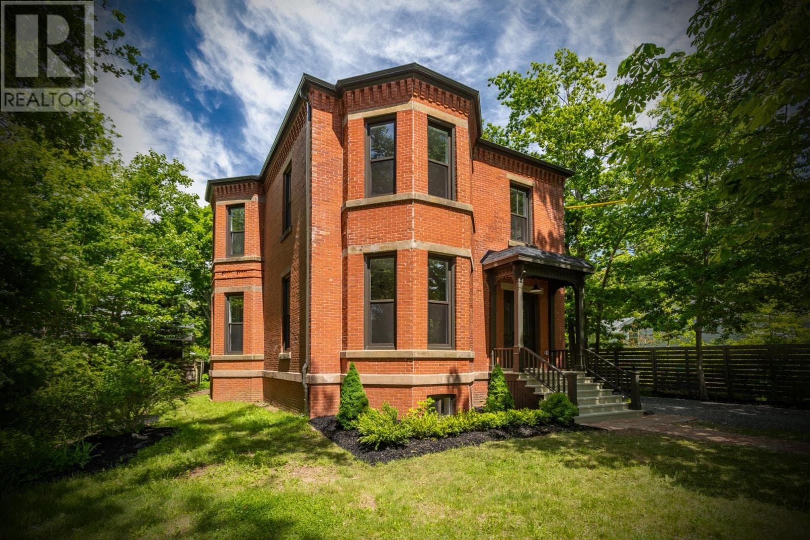 780 St. George Street in 