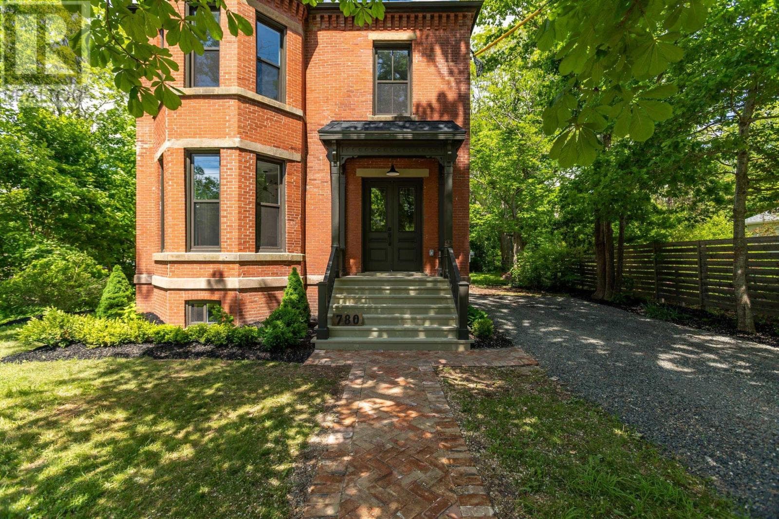 780 St. George Street, NSAR — photo 4