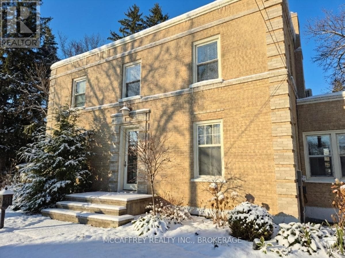442 DUNDAS STREET WEST — photo 2