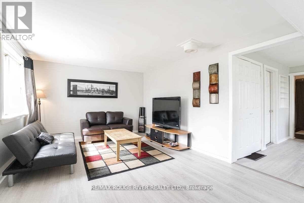 1725 SPRUCE HILL ROAD, Toronto — photo 4