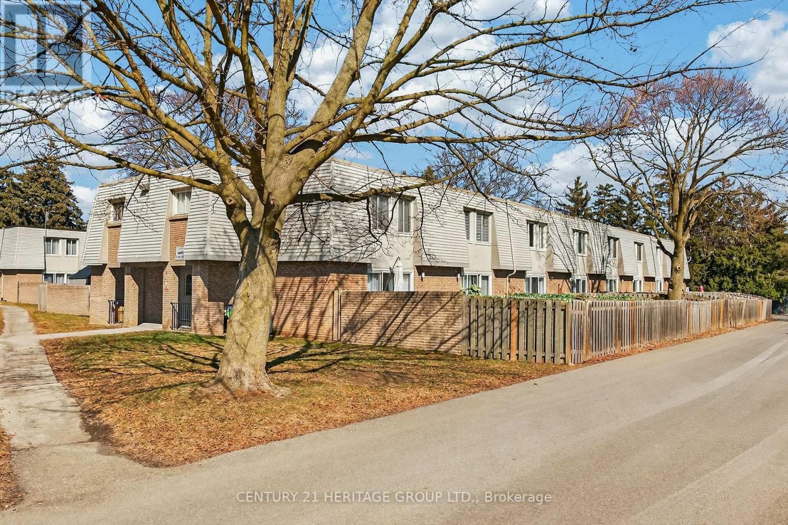 17 OLD PINE Trail Unit# 182, Toronto — photo 4