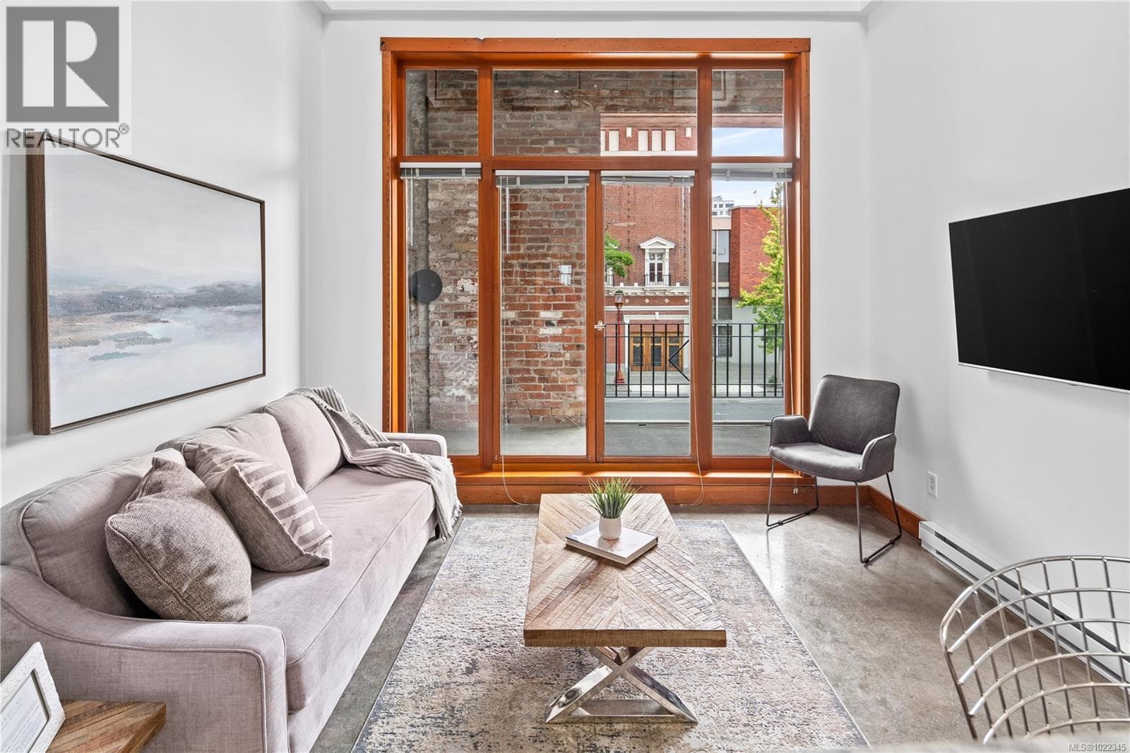 204 588 PANDORA AVENUE in Downtown