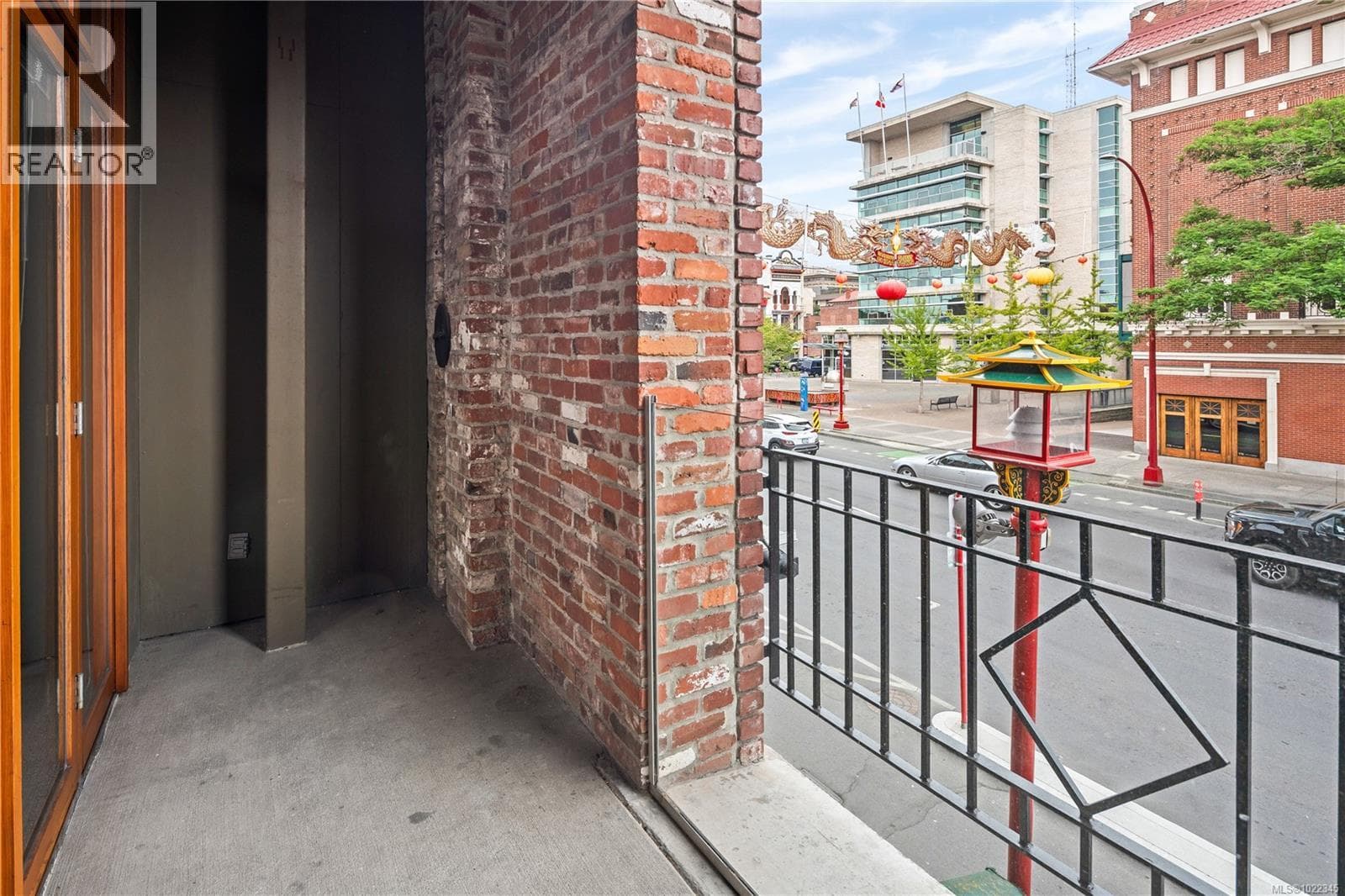 204 588 PANDORA AVENUE, Victoria — photo 4