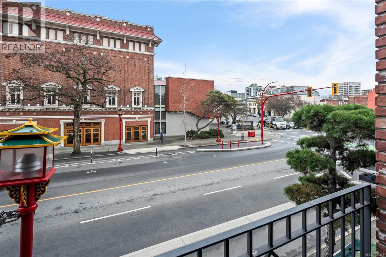 204 588 PANDORA AVENUE in Downtown