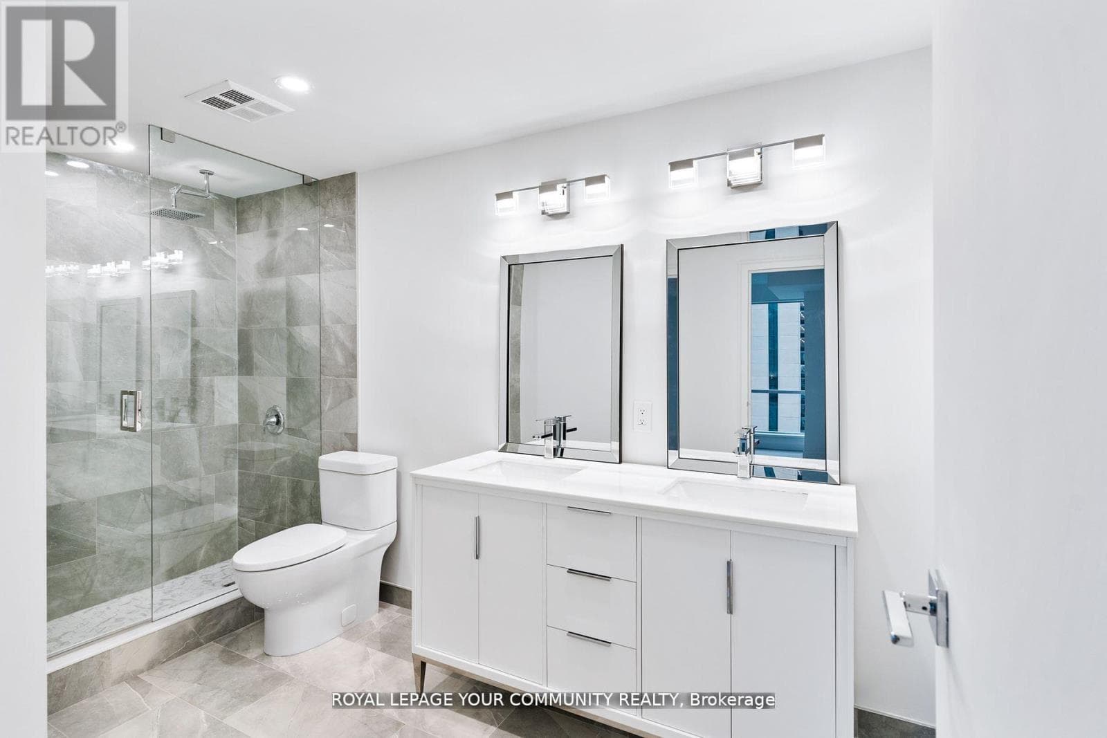 2402 - 10 QUEENS QUAY W, Toronto — photo 4