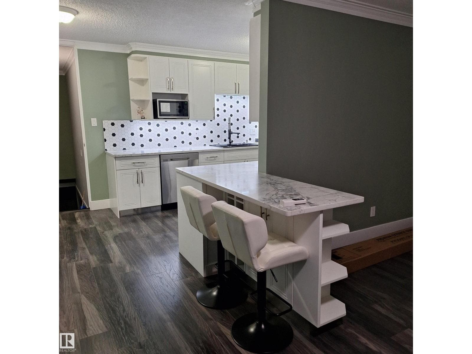 893 BIRCH AVENUE — photo 5