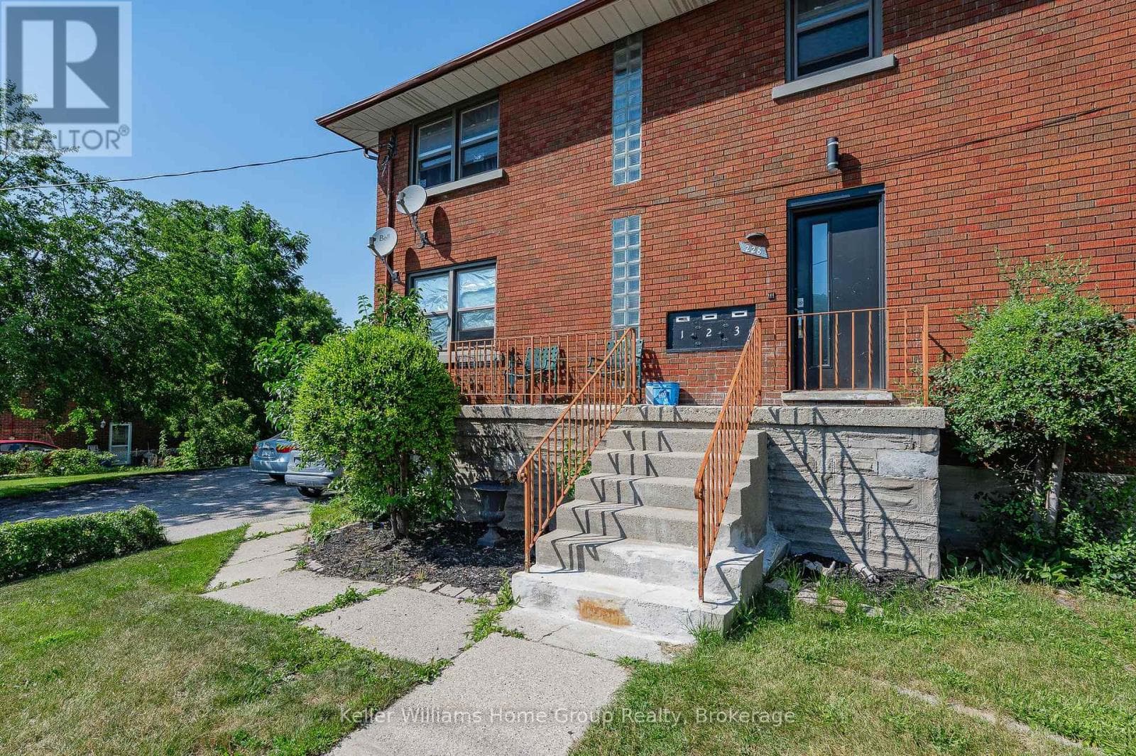 228 CONNAUGHT STREET — photo 3
