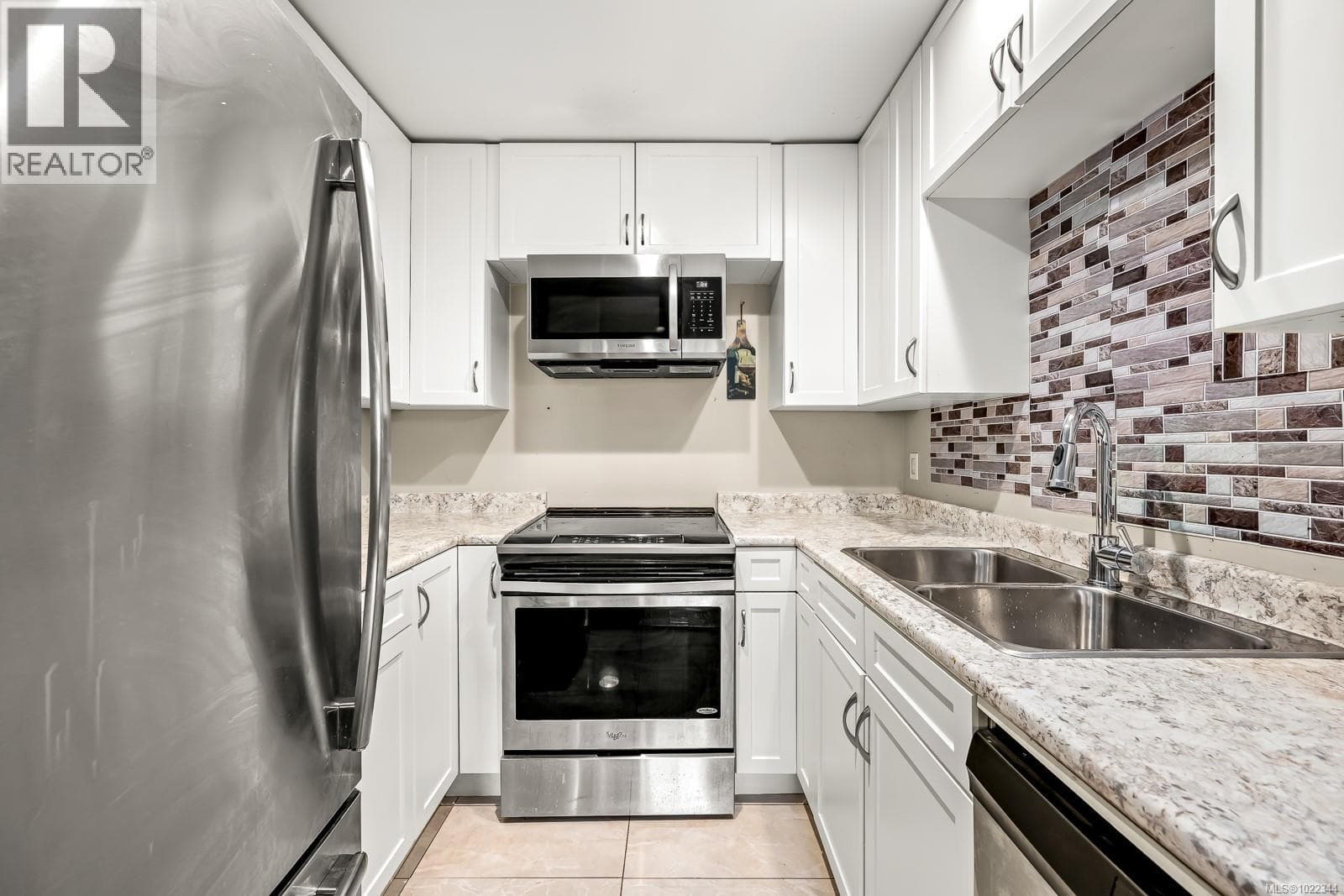409 282 Birch St, Vancouver Island — photo 3