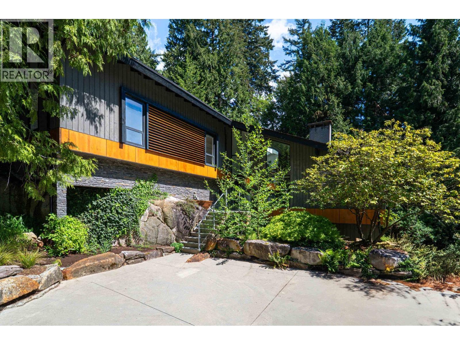 3985 BAYRIDGE AVENUE in Rockridge