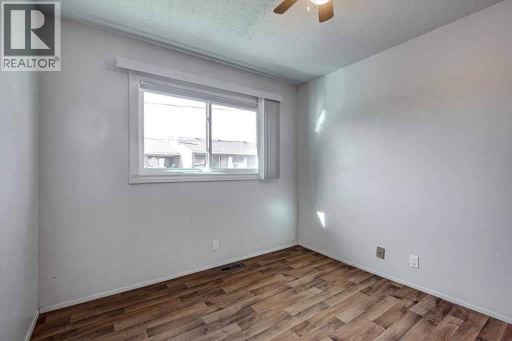 5418 and 5422 48 Avenue, Red Deer (Central Alberta) — photo 4