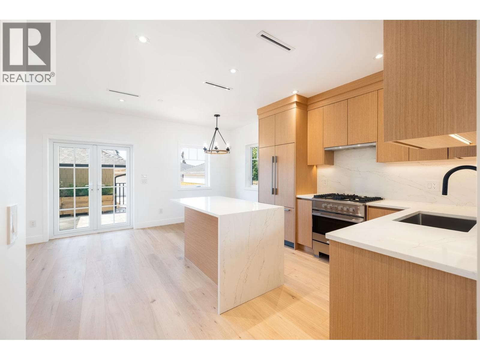 265 W 6TH STREET — photo 4