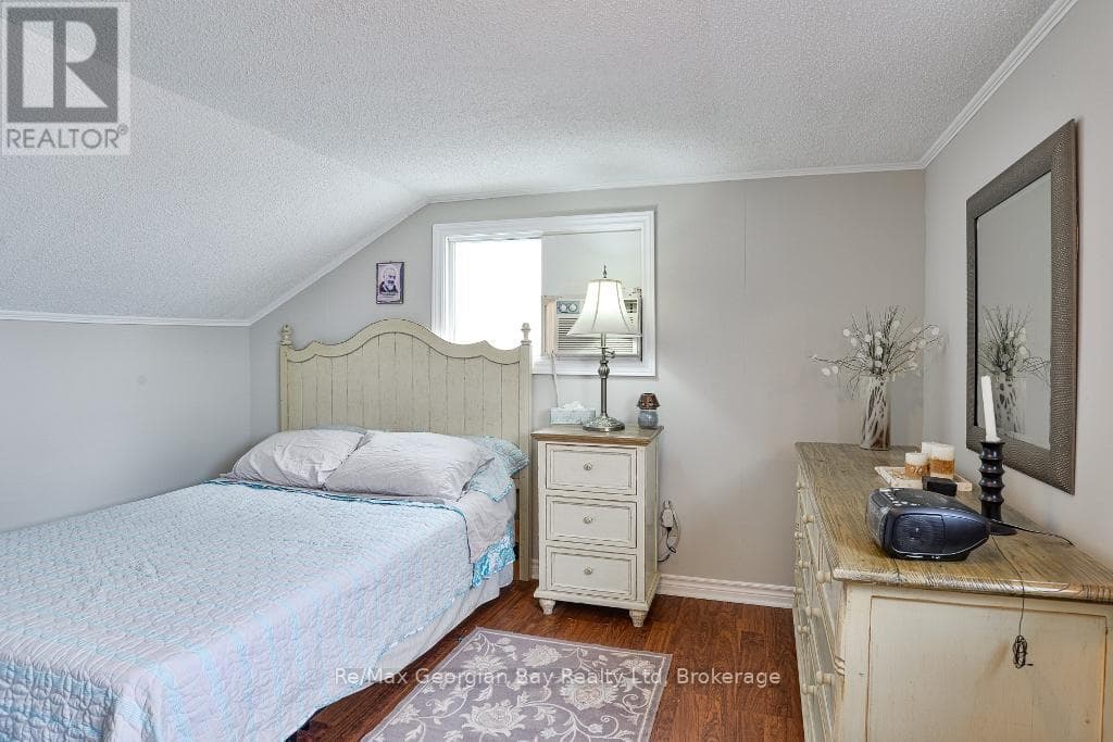 BEACH CHALET #3 - 1230 GRANDVIEW LODGE ROAD, OnePoint — photo 4