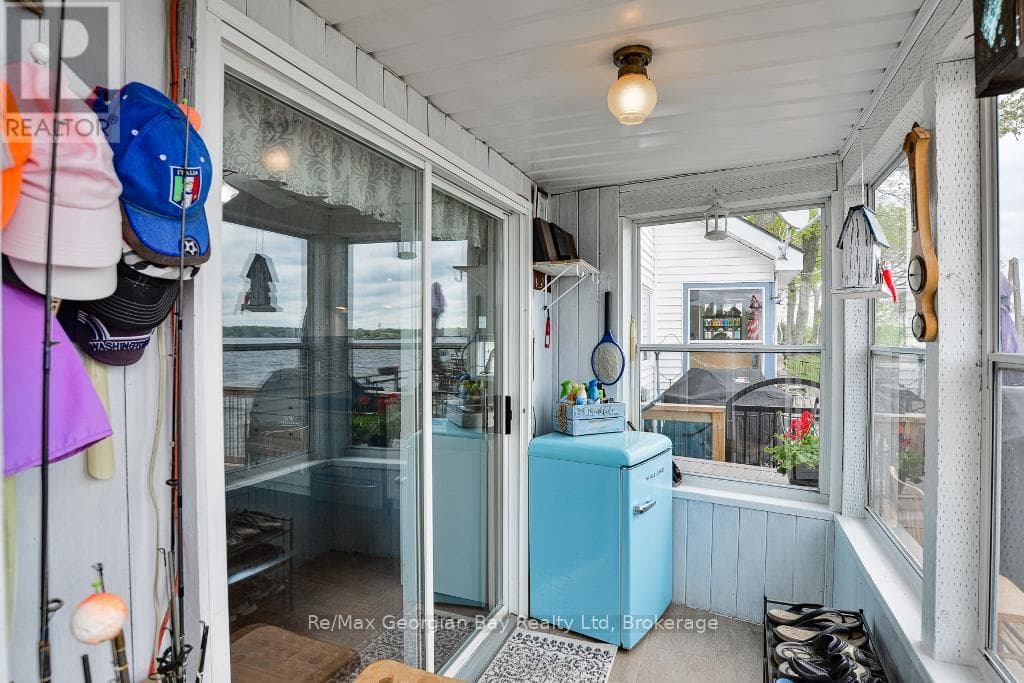 BEACH CHALET #3 - 1230 GRANDVIEW LODGE ROAD in 
