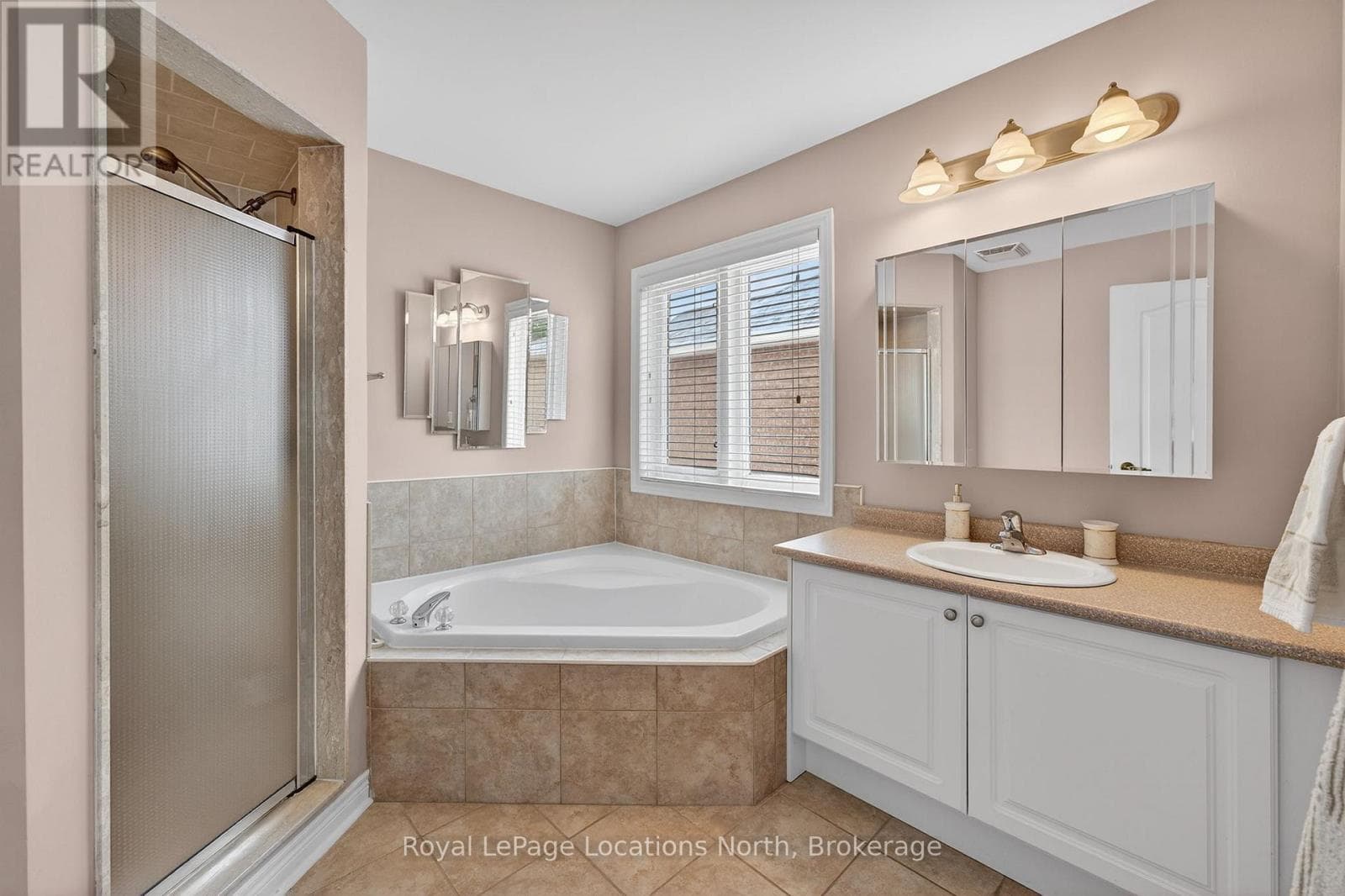 15 PRINCESS POINT DRIVE — photo 3