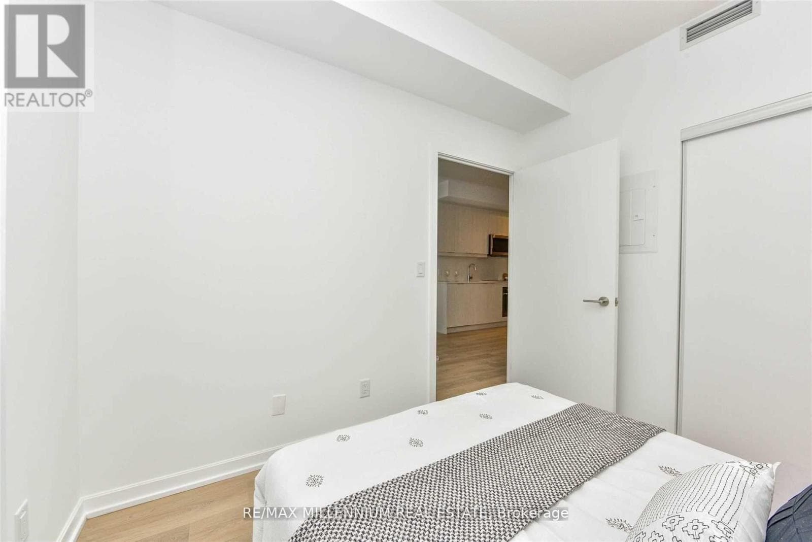 1309 - 36 FOREST MANOR ROAD, Toronto — photo 4