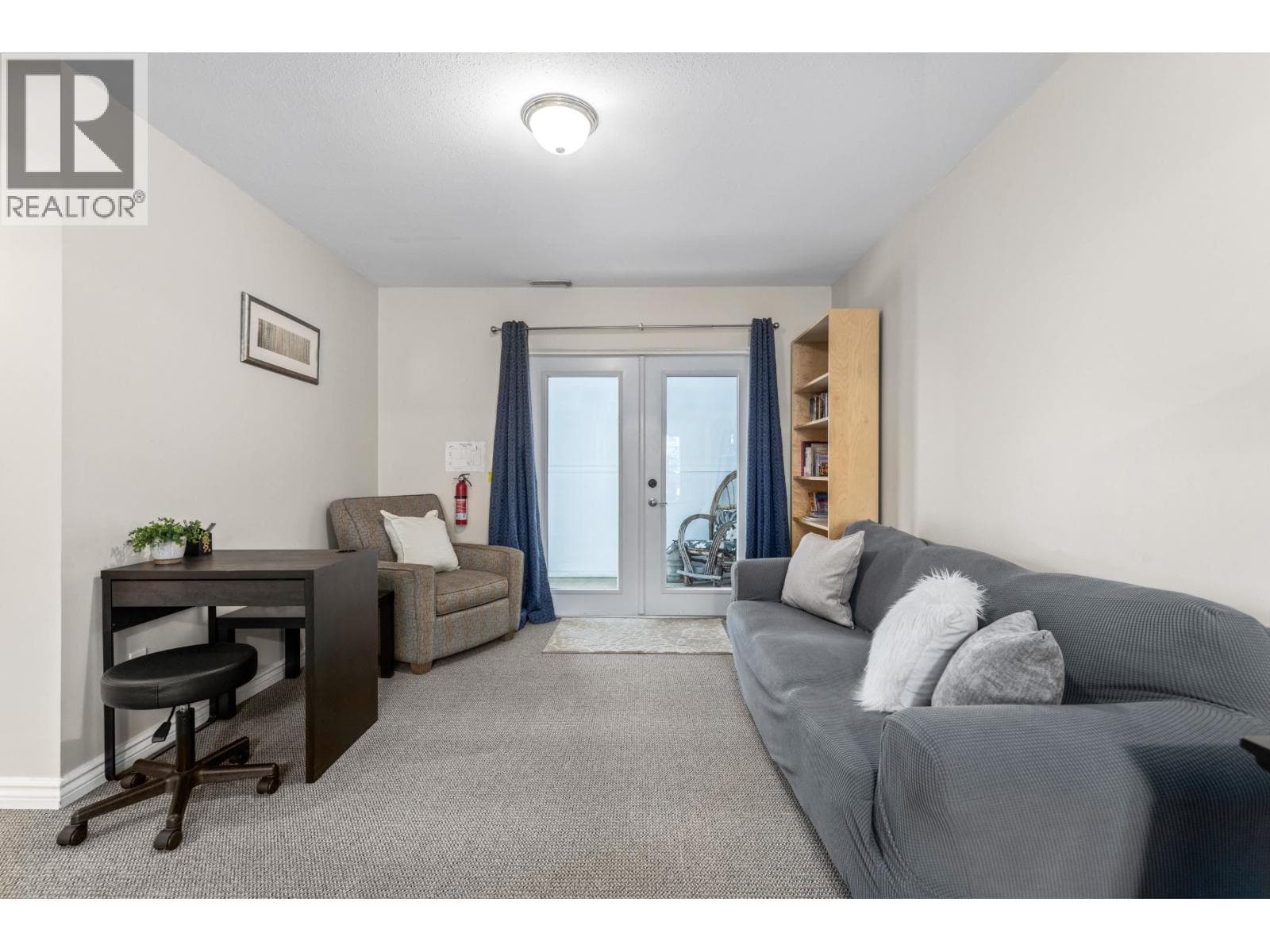 7391 LARCH STREET — photo 3