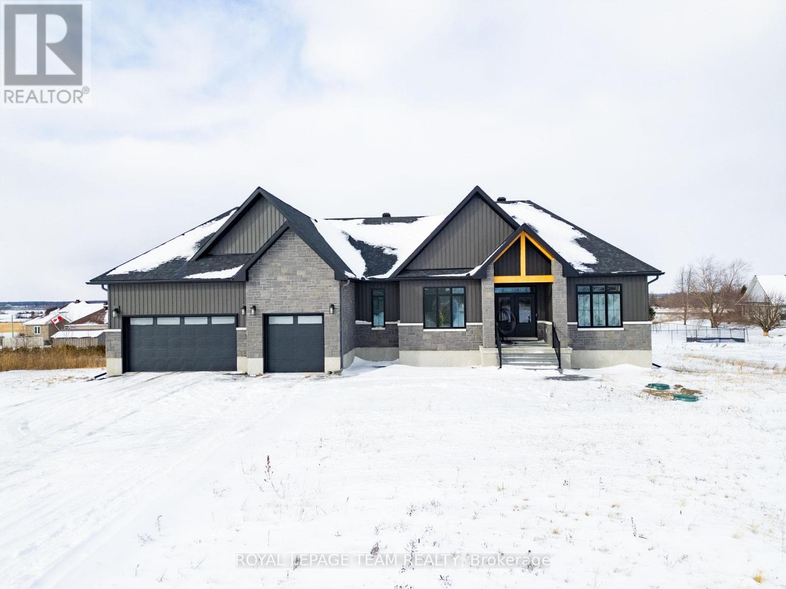 224 TRUDEAU CRESCENT — photo 2