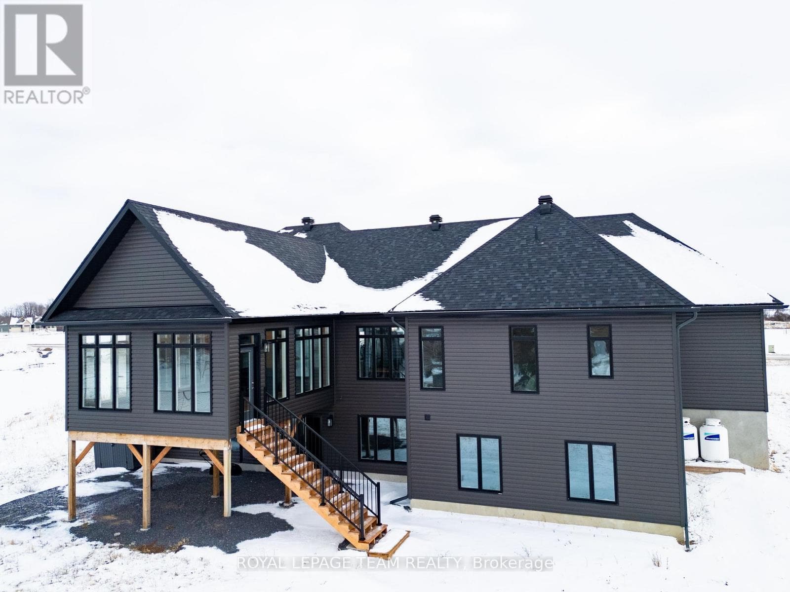 224 TRUDEAU CRESCENT — photo 3