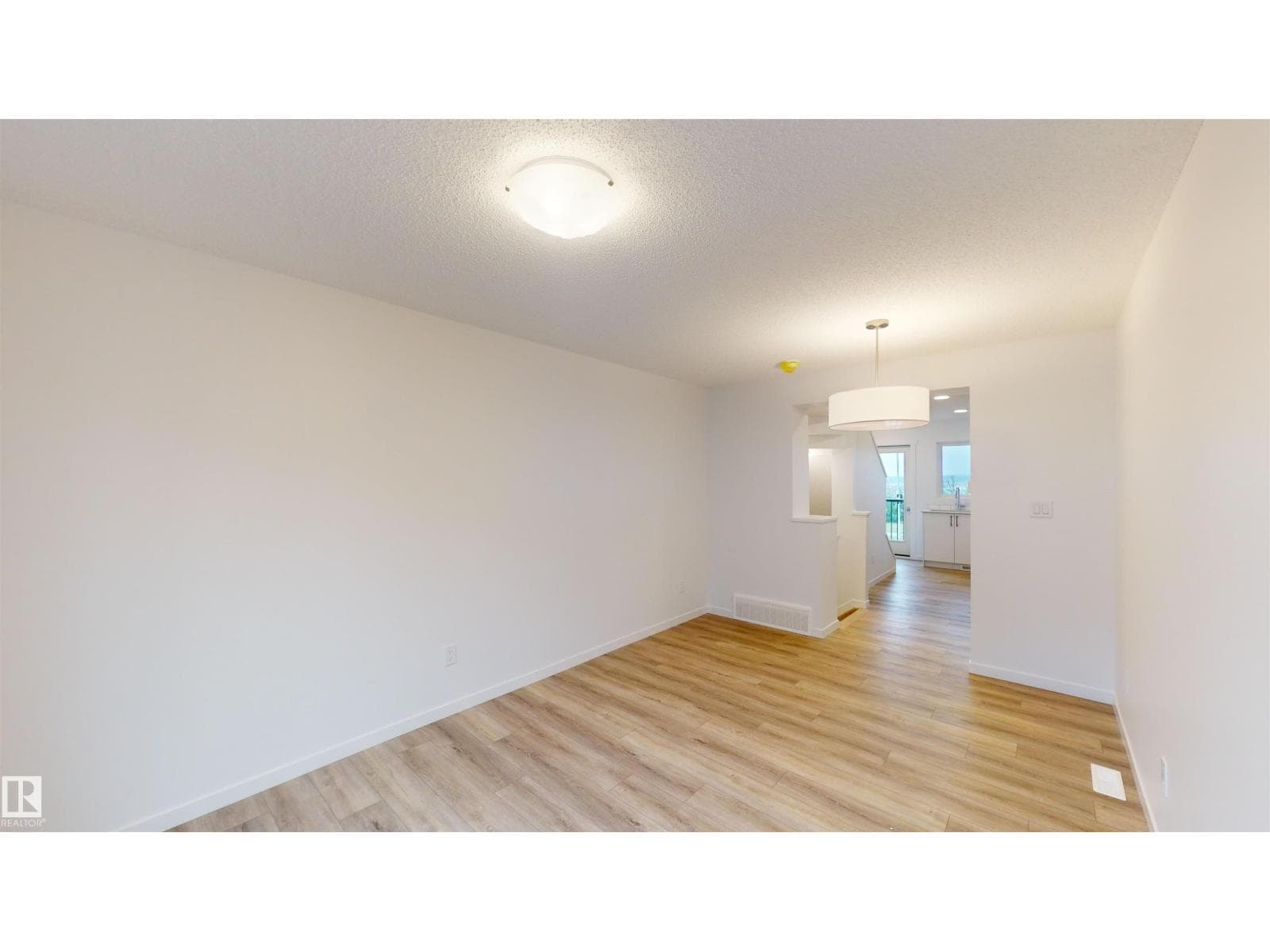 #6 29 Airport RD NW, Edmonton — photo 3
