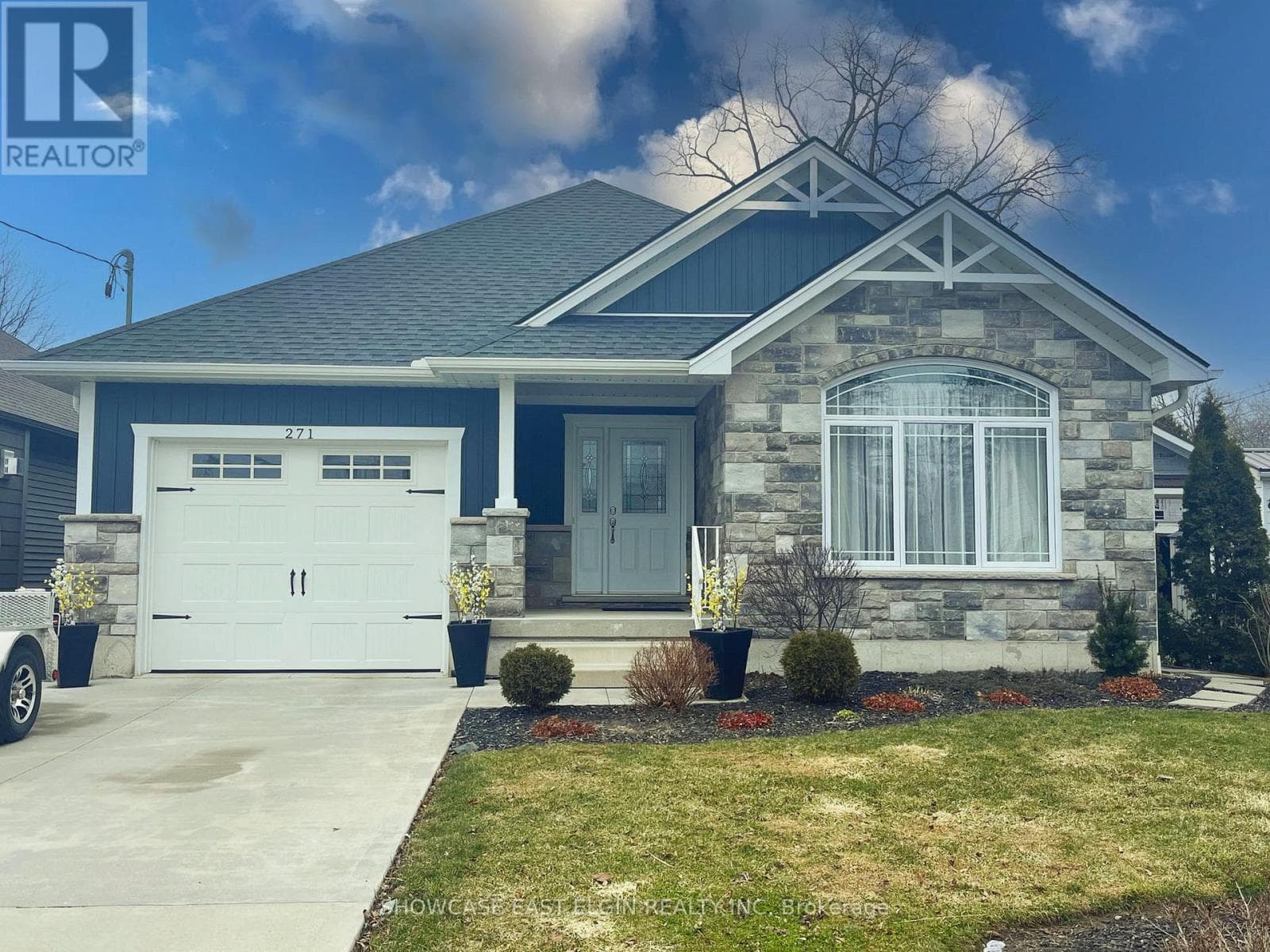 271 SYDENHAM STREET E in 