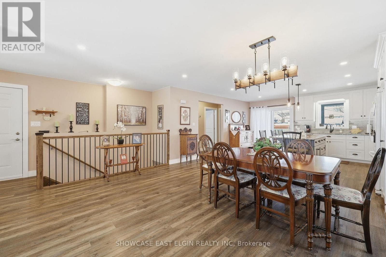 271 SYDENHAM STREET E — photo 3