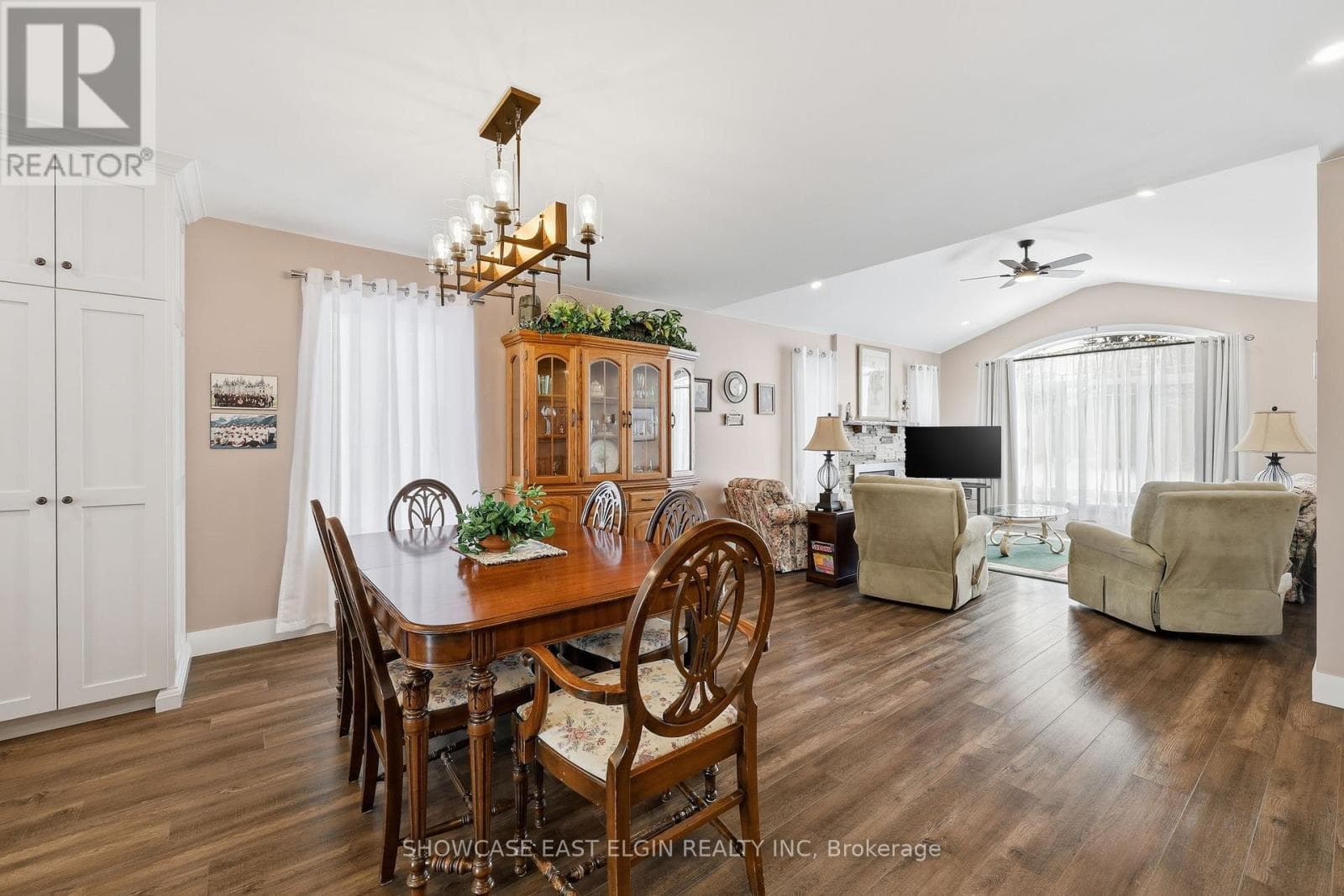 271 SYDENHAM STREET E — photo 4