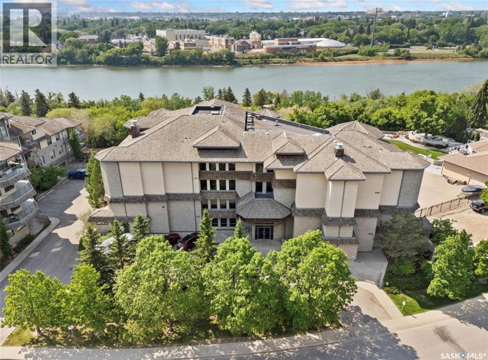 307 615 SASKATCHEWAN CRESCENT WEST in Buena Vista