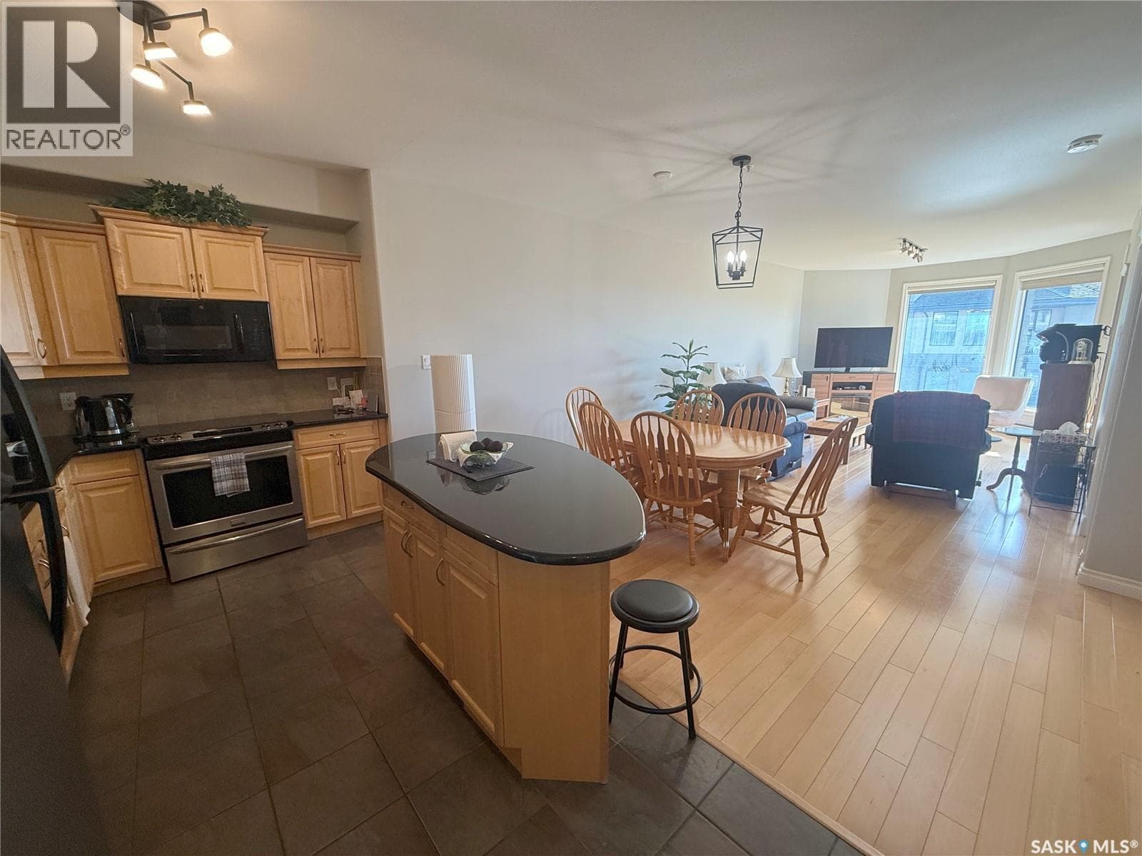 307 615 SASKATCHEWAN CRESCENT WEST — photo 2
