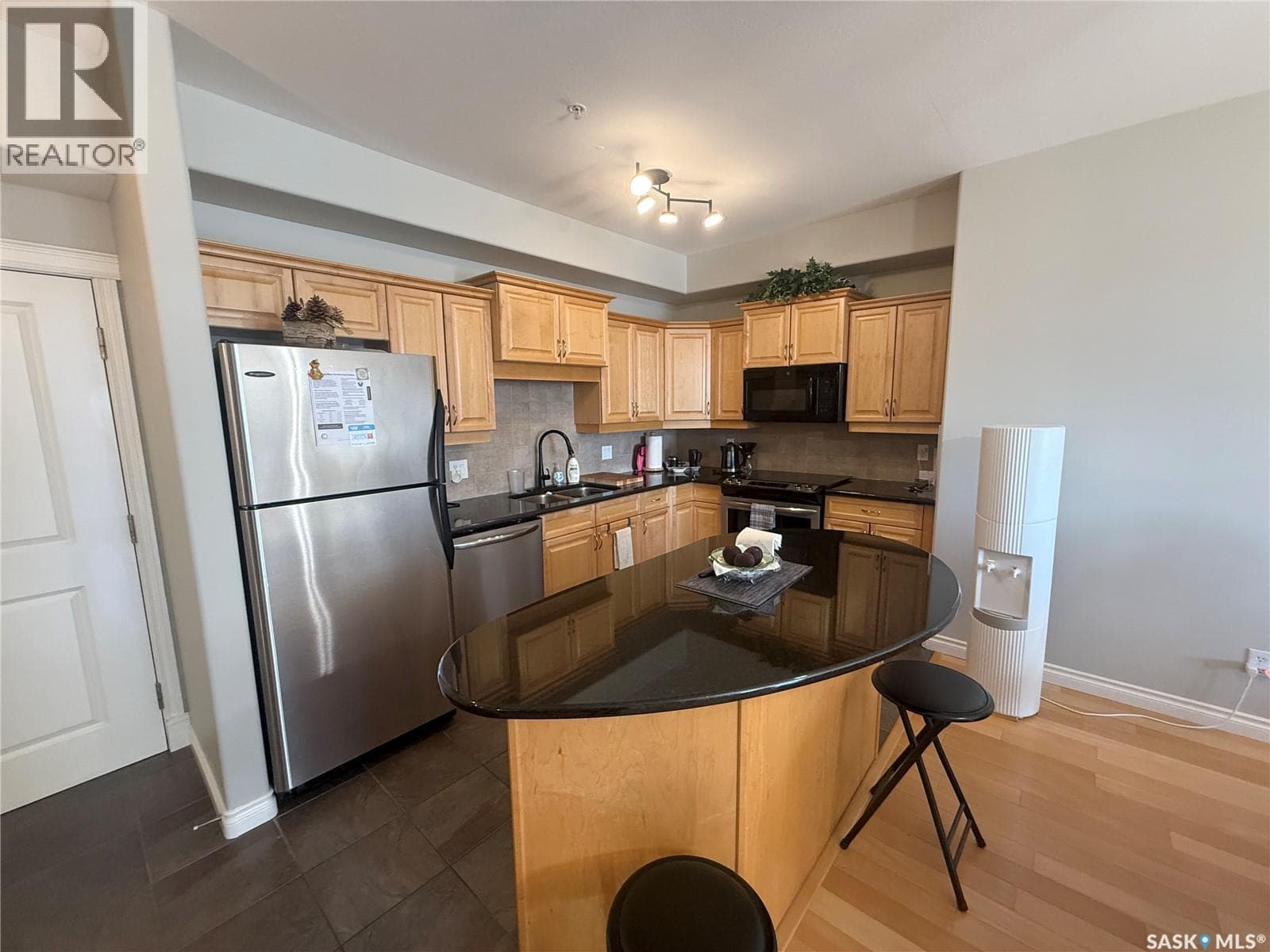 307 615 SASKATCHEWAN CRESCENT WEST — photo 4