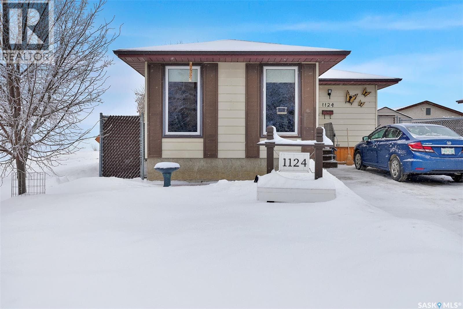 1124 COURTNEY STREET — photo 2