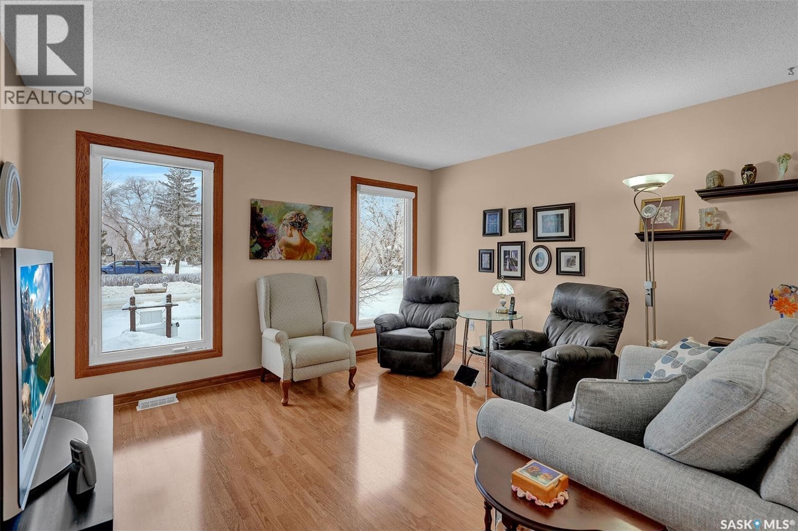 1124 COURTNEY STREET — photo 4
