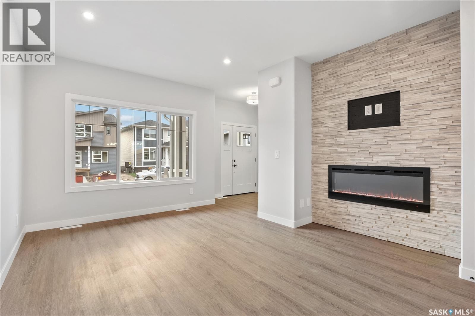 3163 BOWEN STREET — photo 5