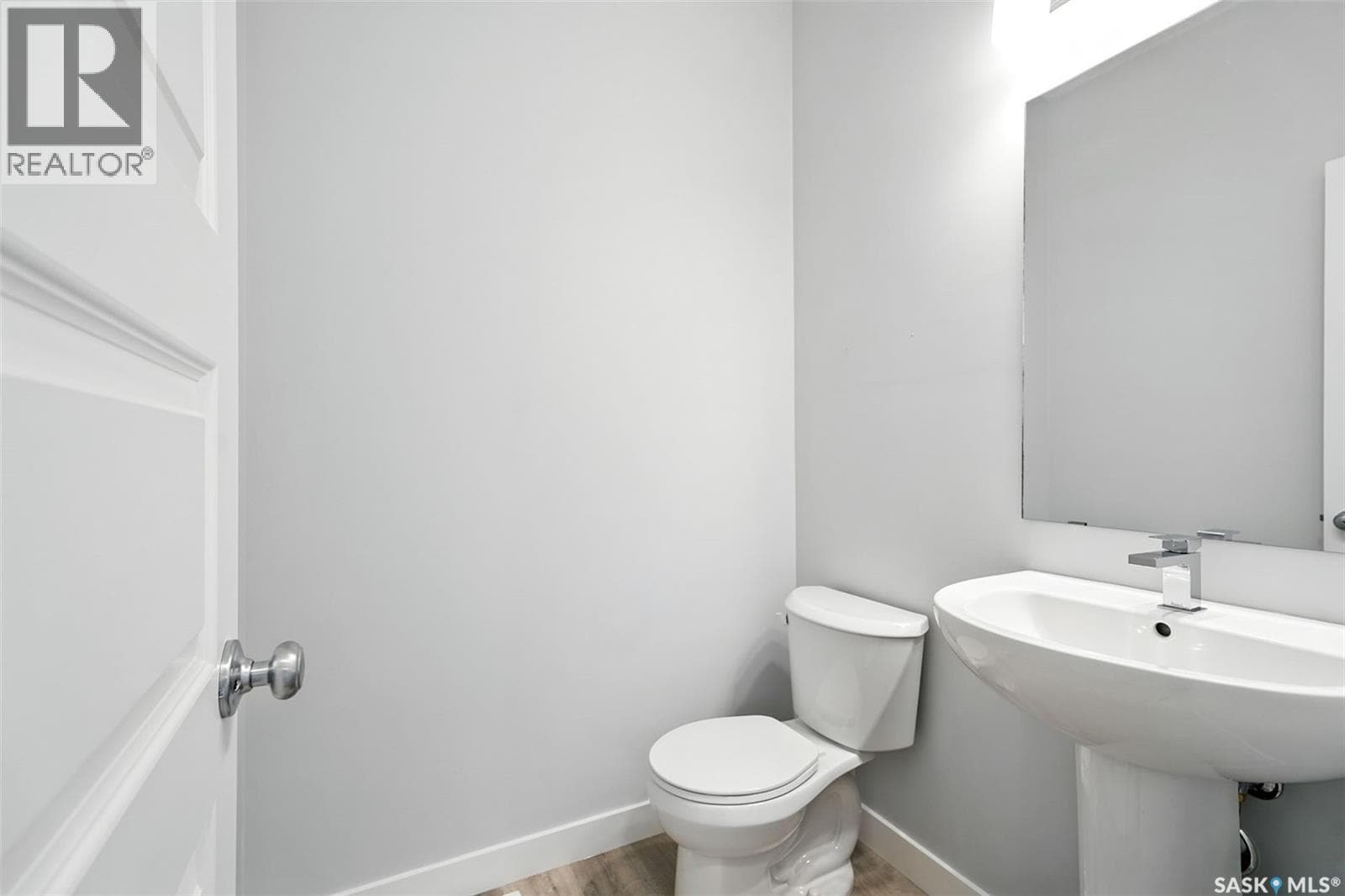 508 Myles Heidt MANOR — photo 2