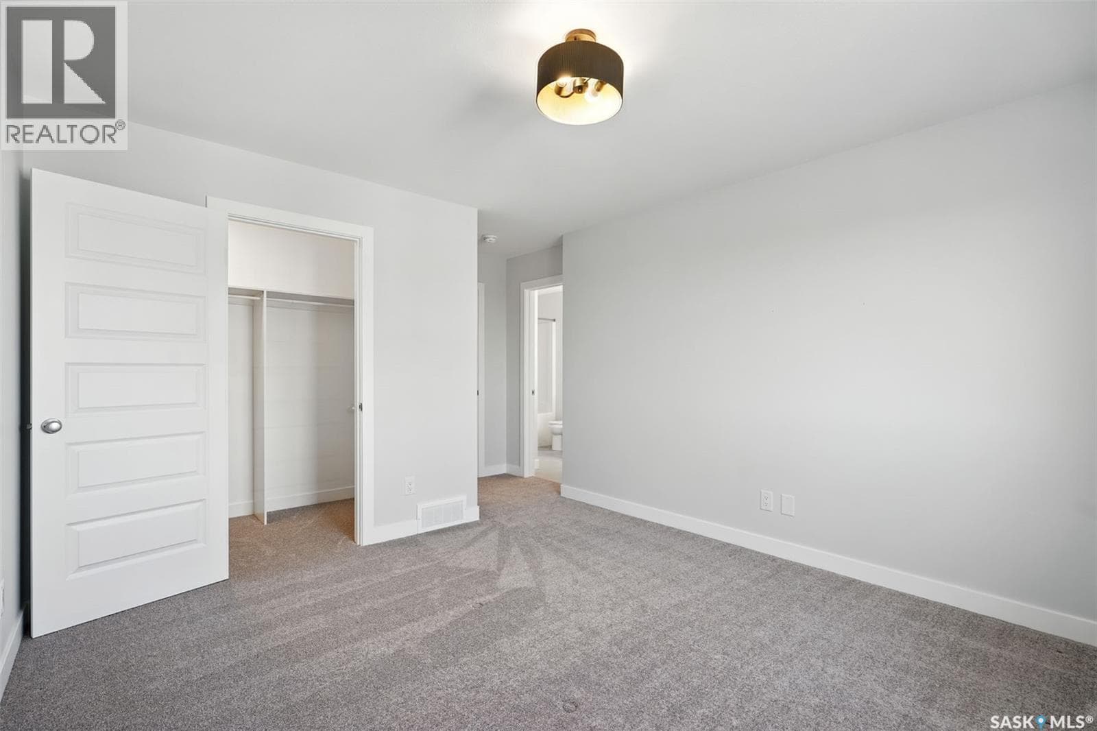 508 Myles Heidt MANOR — photo 3