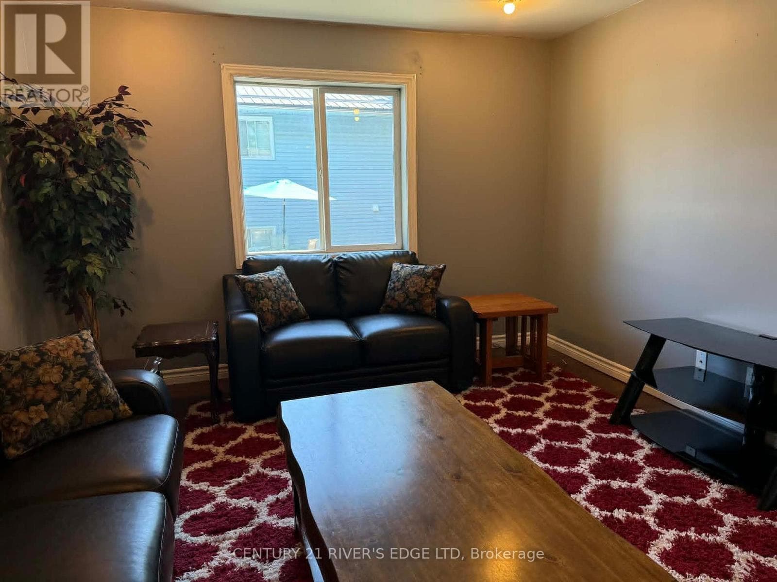 101 SCHOFIELD AVENUE — photo 4