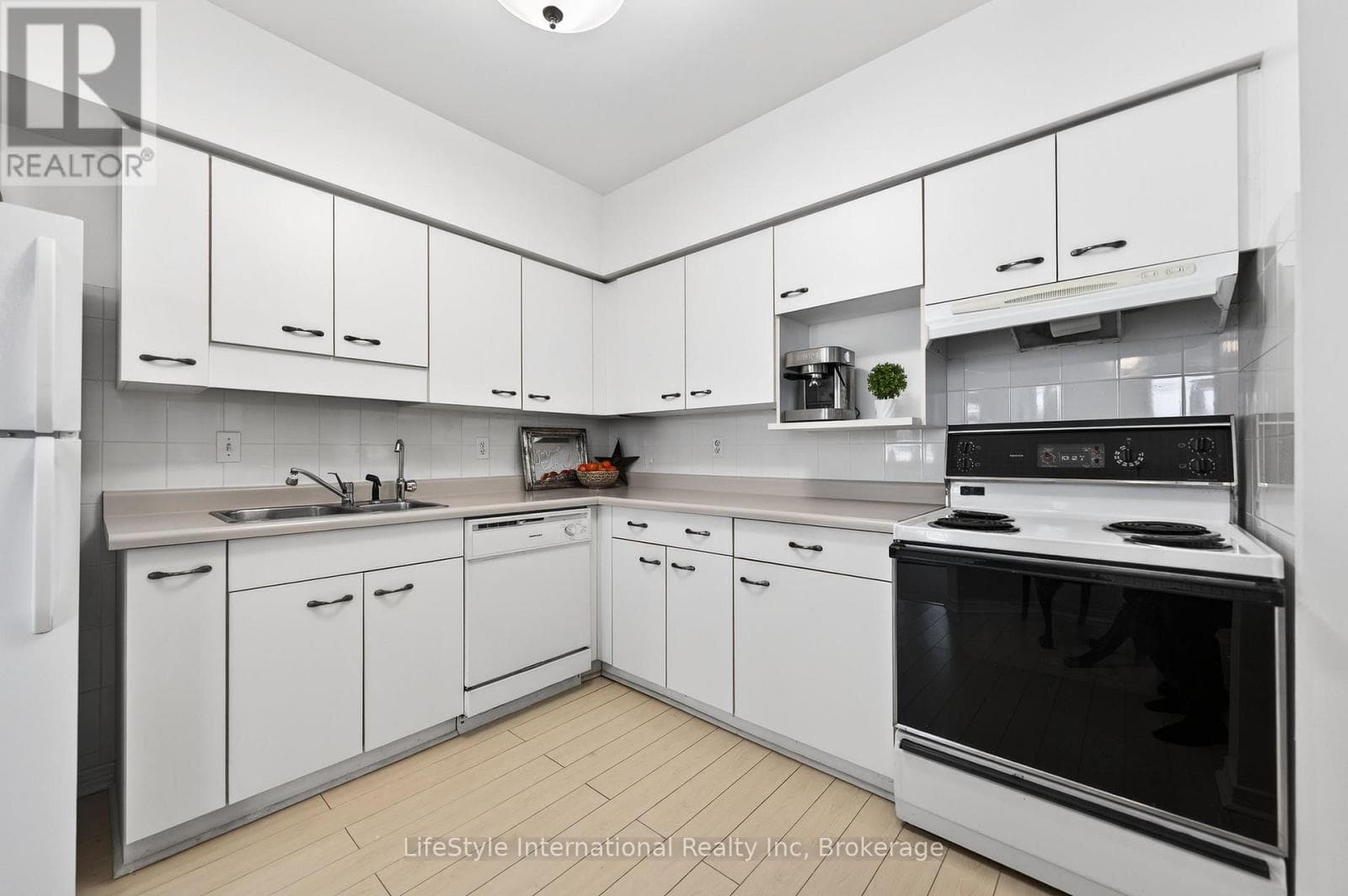 103 - 208 SILVERCREEK PARKWAY N — photo 5